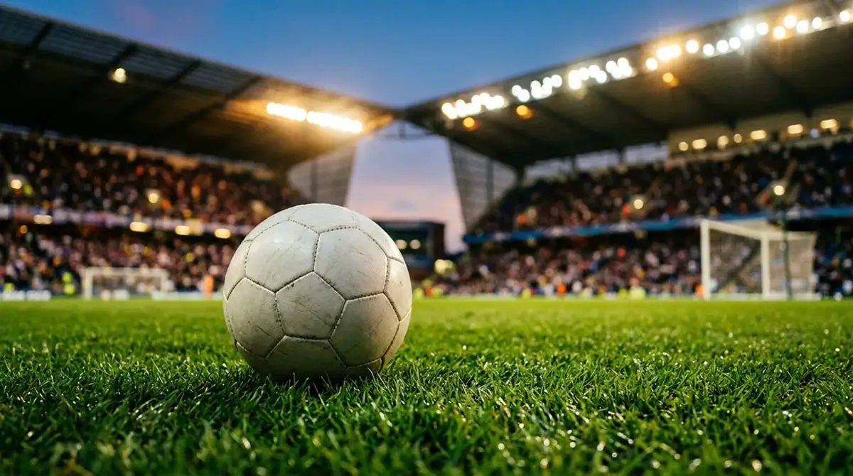 Jalkapallo MM-kisojen nurmella stadionin valoissa ennen ottelua